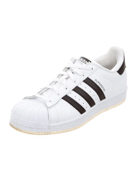 adidas women's low top sneakers.